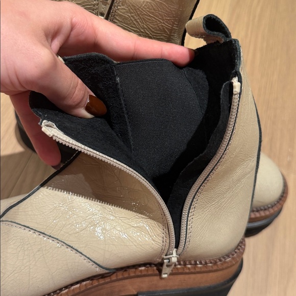 Free People Vance Double Tab Chelsea Platform boots in crackle patent leather - Picture 9 of 10